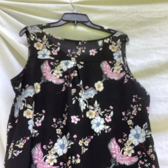 Maurices black with floral and crane graphics Tank Top, size XL - Picture 5 of 7